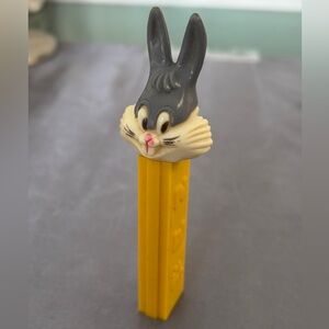Vintage Bugs Bunny PEZ Dispenser Yellow Stem Warner Bros 1979